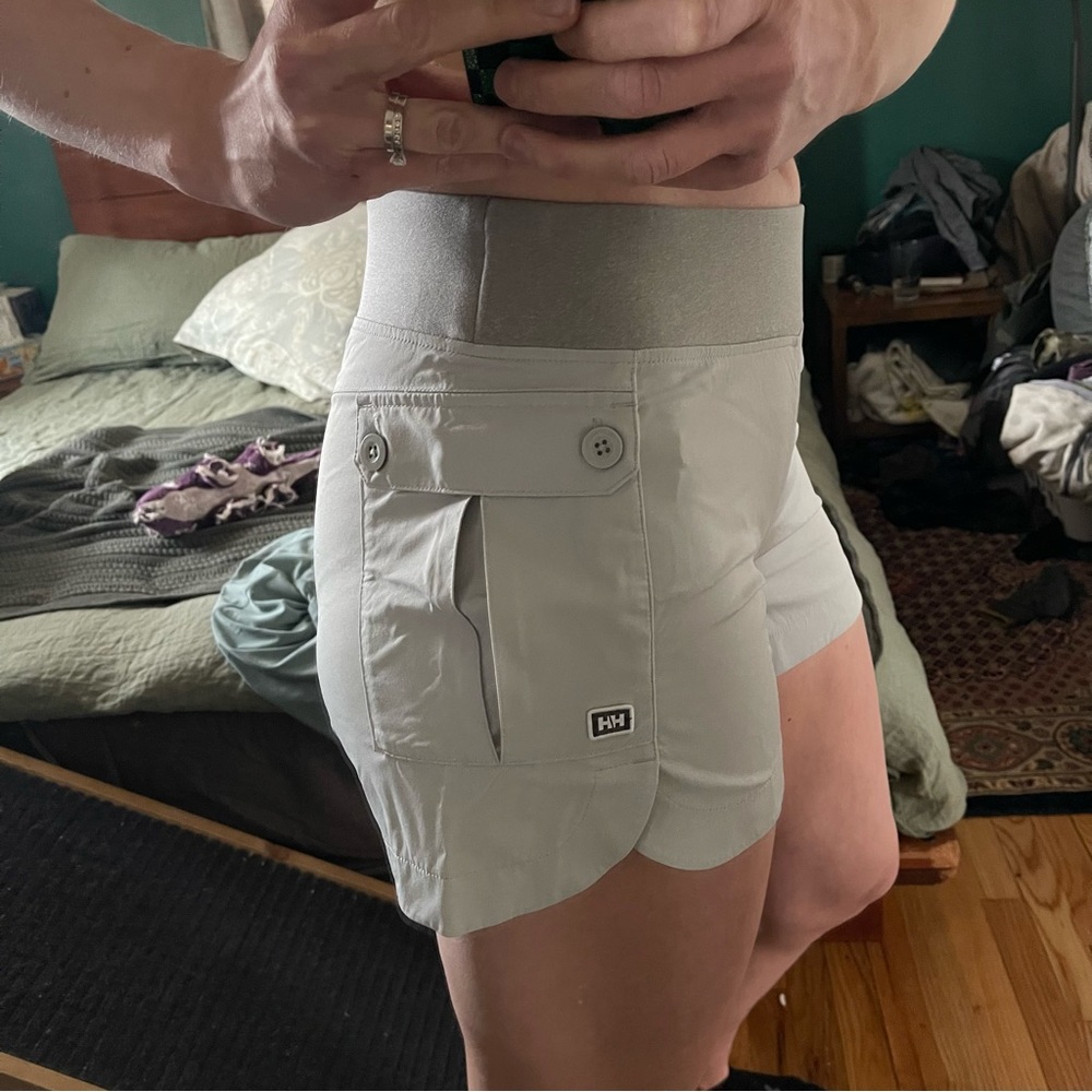 Helly Hansen Vetta active shorts
Size Large
Cargo pockets